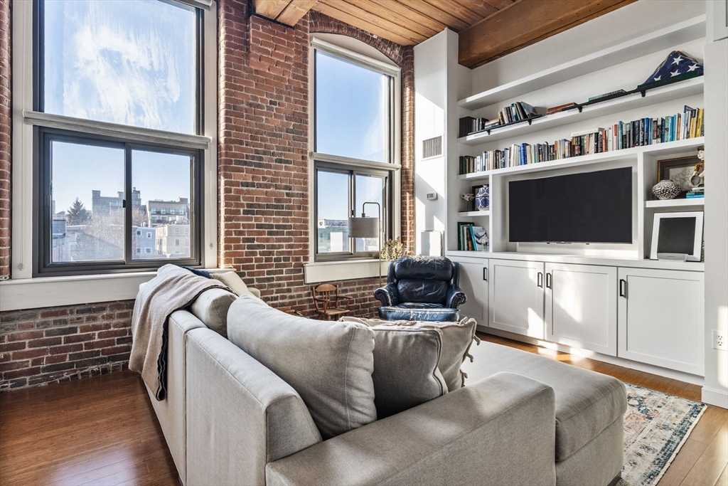 320 West 2nd St # 413