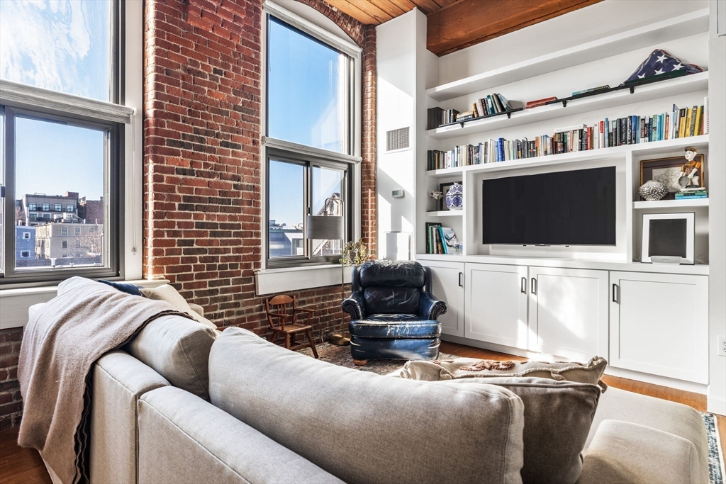 320 West 2nd St # 413