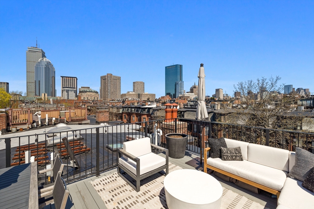 Renovated 2 Bed Penthouse