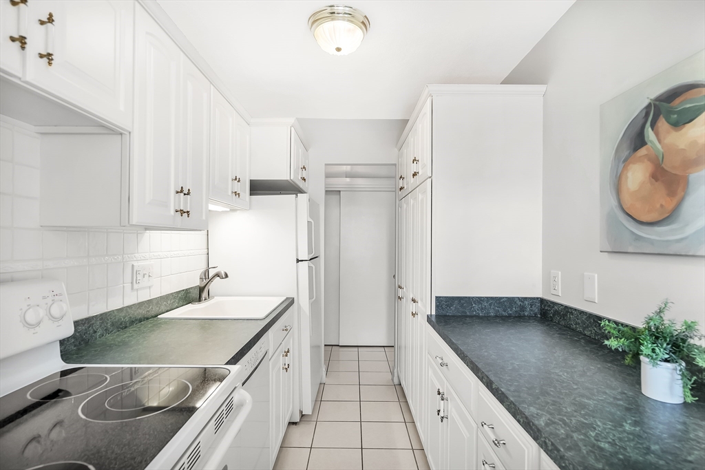 123 Sewall Ave # 3A