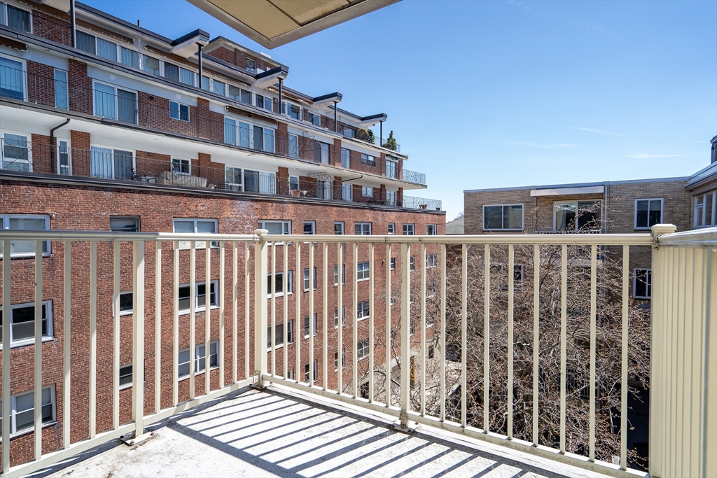 123 Sewall Ave # 3A