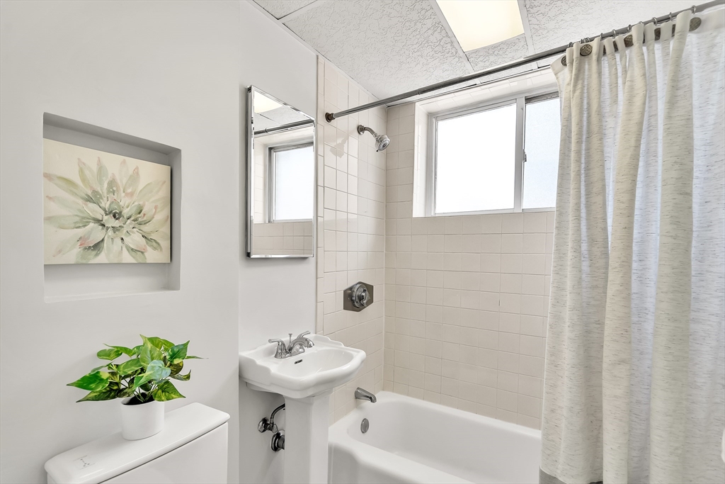 123 Sewall Ave # 3A