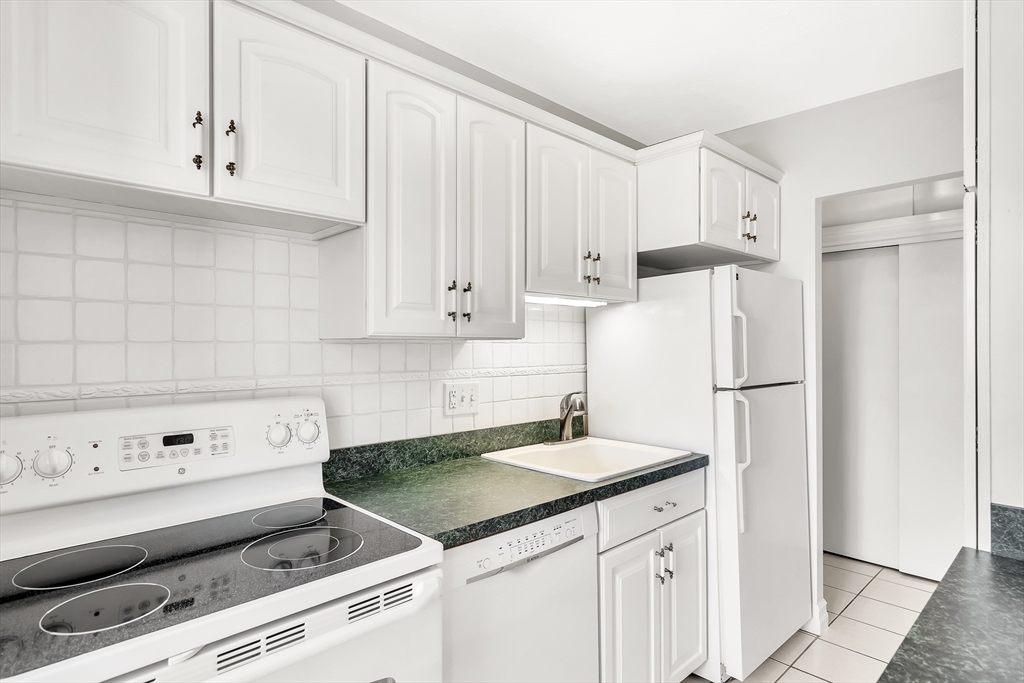 123 Sewall Ave # 3A