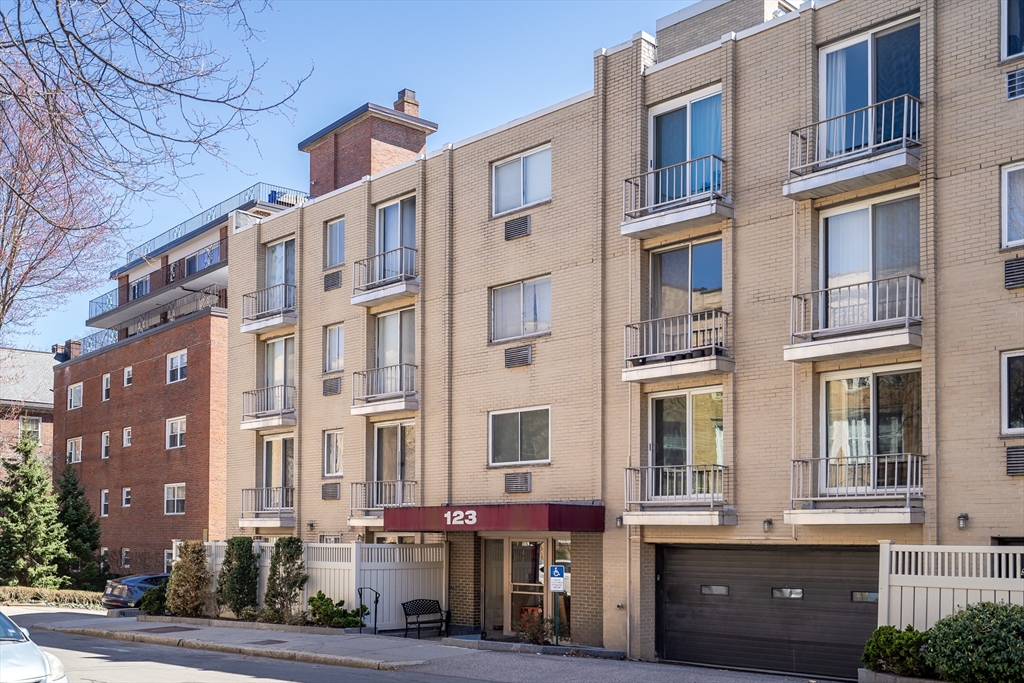 123 Sewall Ave # 3A