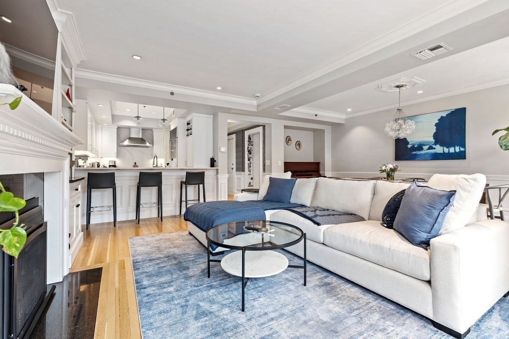 157 Newbury St # 3