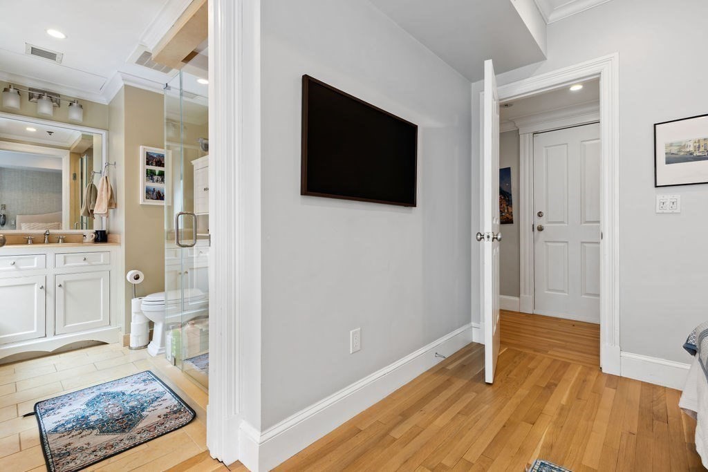 157 Newbury St # 3