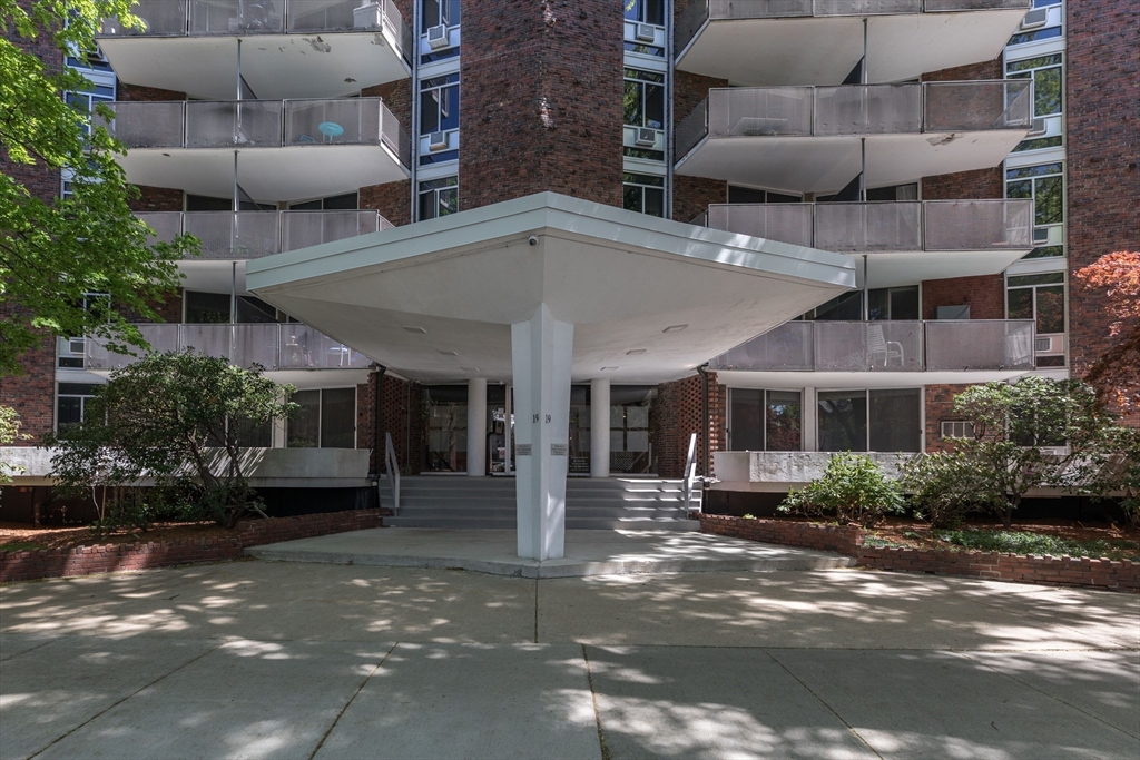19 Winchester St # 711