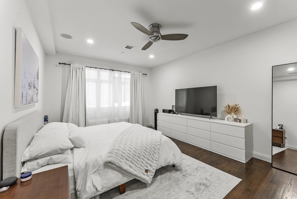 350 W 2nd St # 2