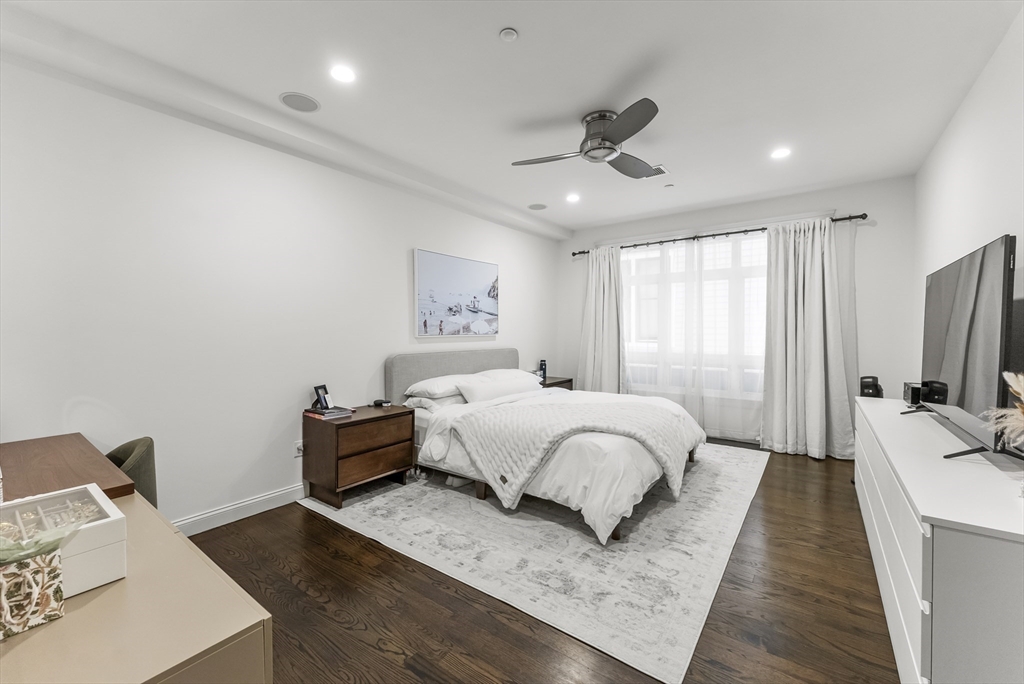 350 W 2nd St # 2