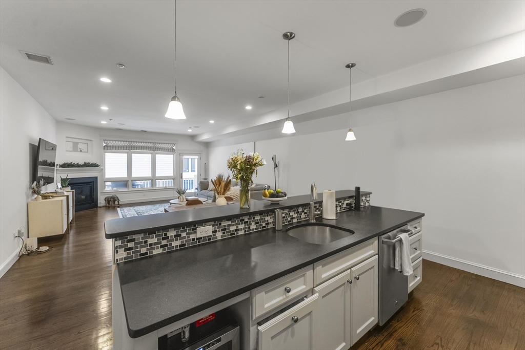 350 W 2nd St # 2