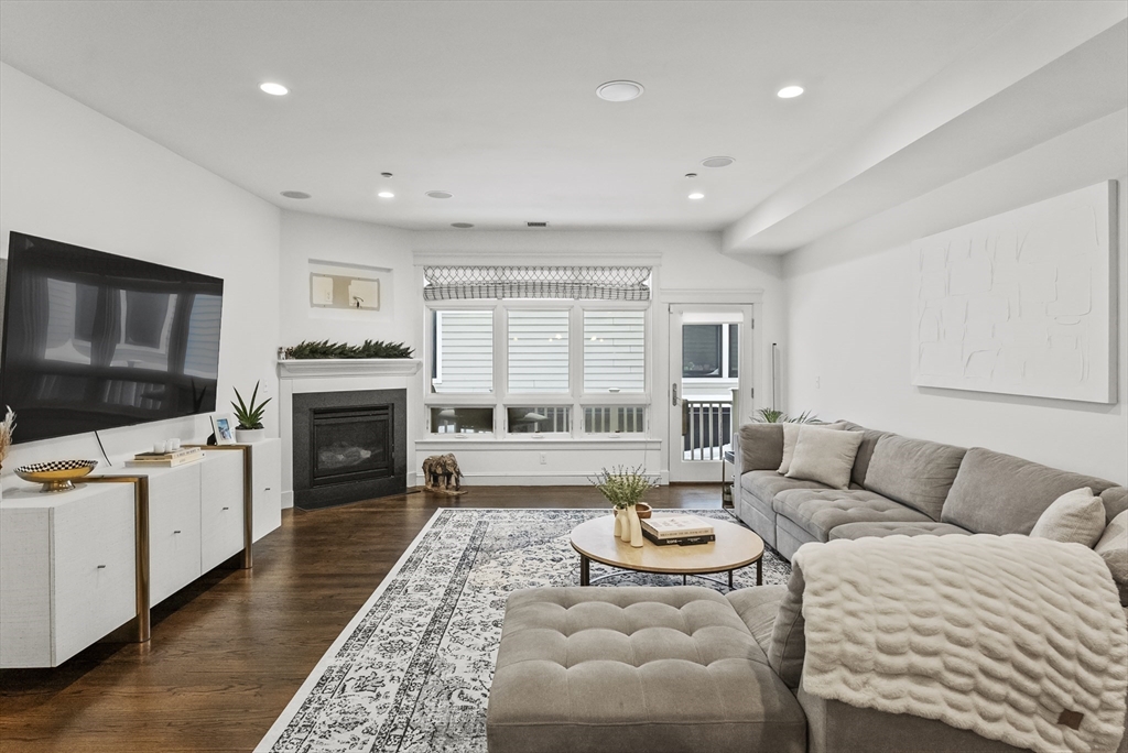350 W 2nd St # 2