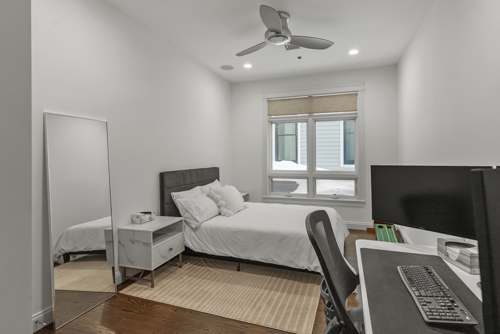 350 W 2nd St # 2