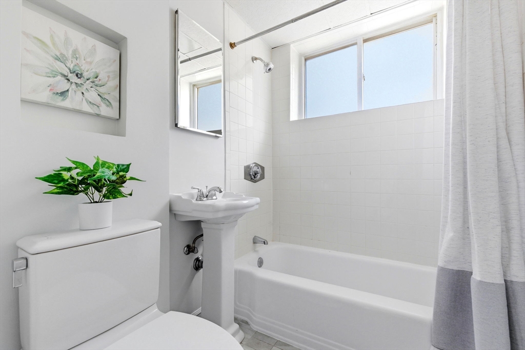 123 Sewall Ave # 3A
