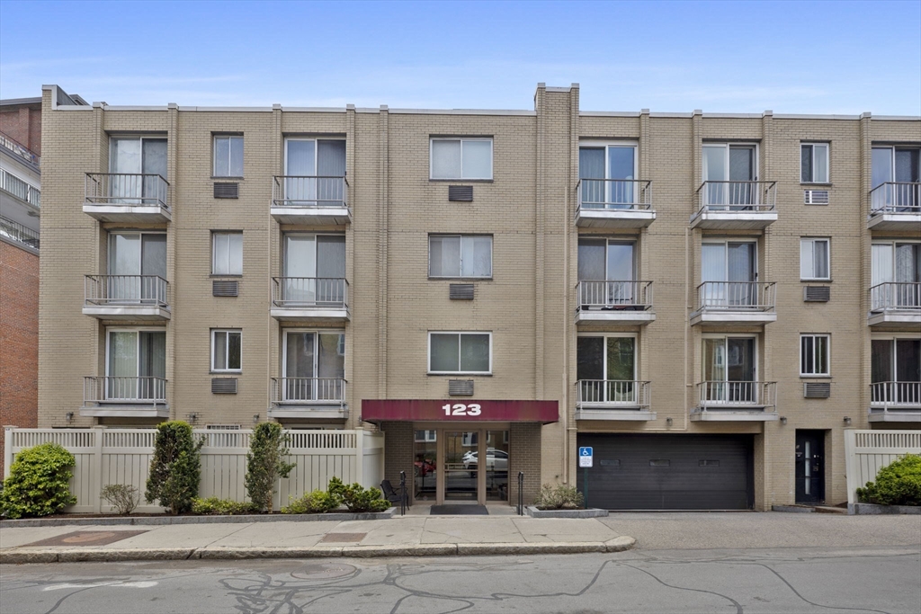 123 Sewall Ave # 3A