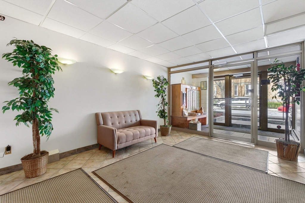 123 Sewall Ave # 3A