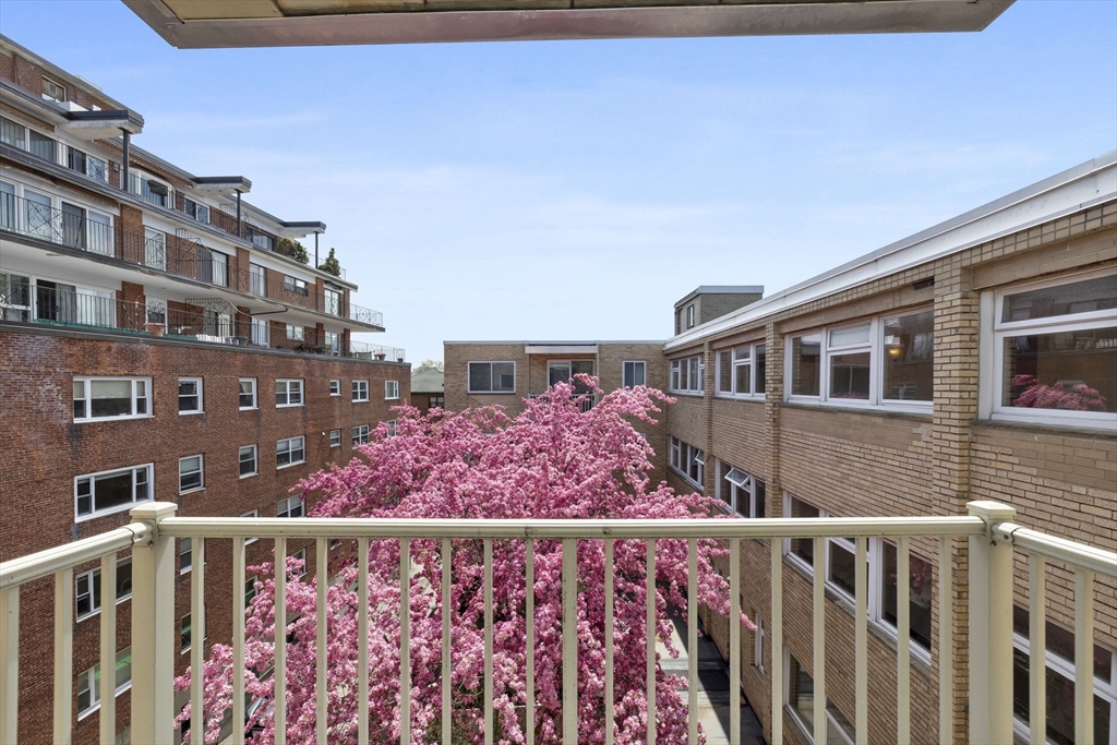 123 Sewall Ave # 3A