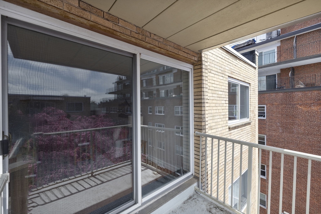 123 Sewall Ave # 3A