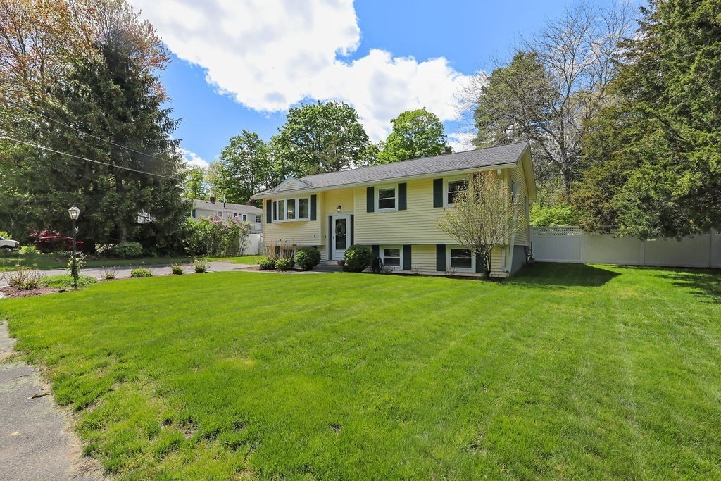 12 Christopher Rd