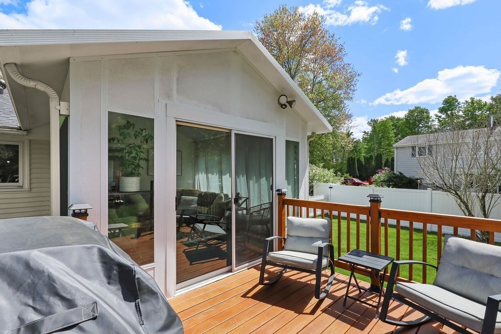 12 Christopher Rd