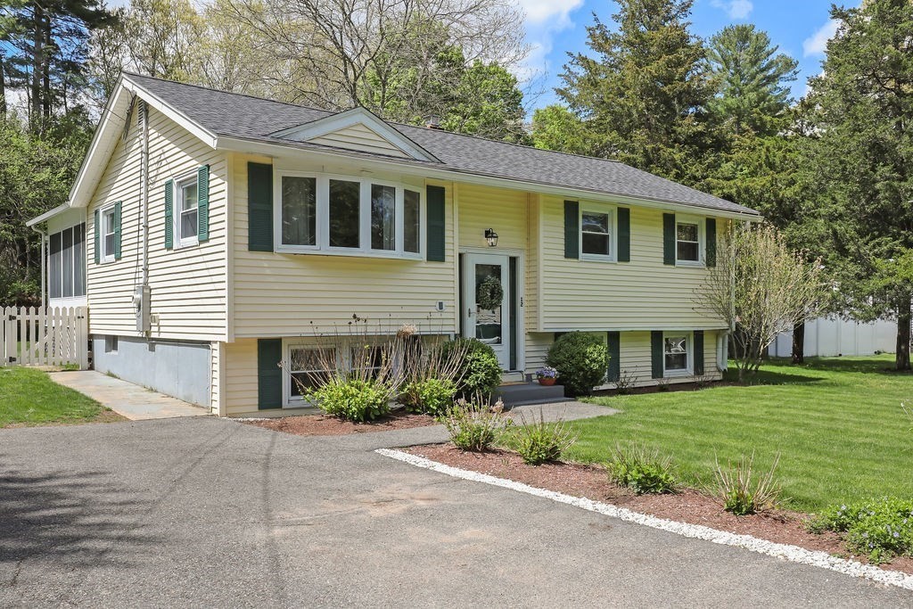 12 Christopher Rd