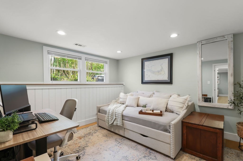 12 Christopher Rd