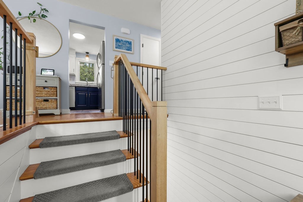 12 Christopher Rd