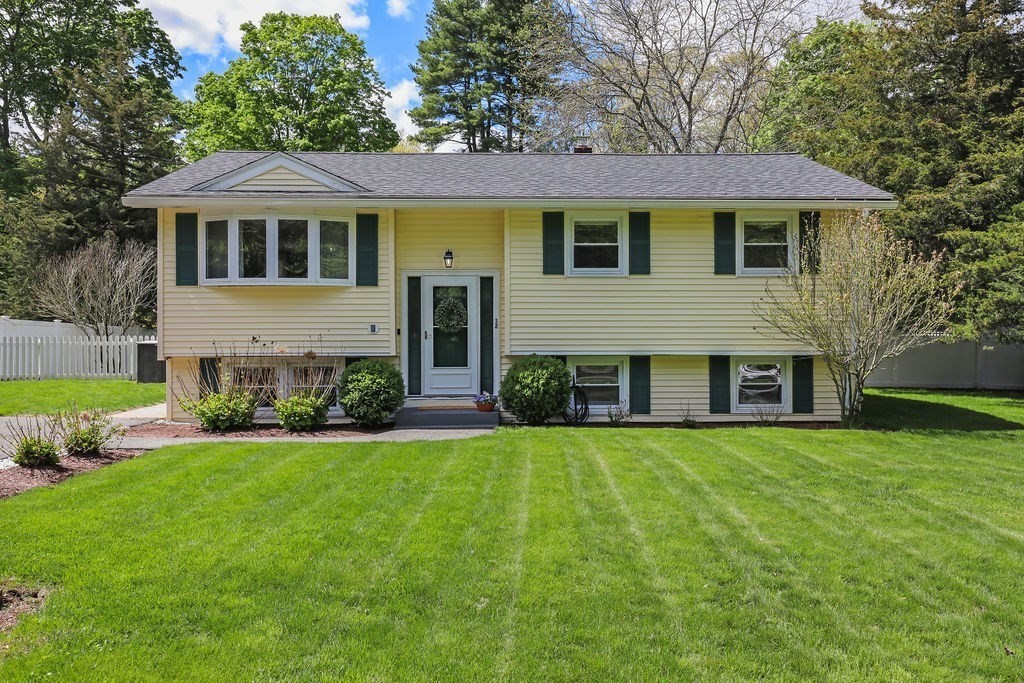 12 Christopher Rd