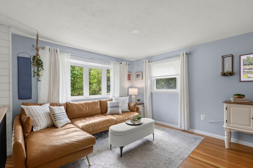12 Christopher Rd
