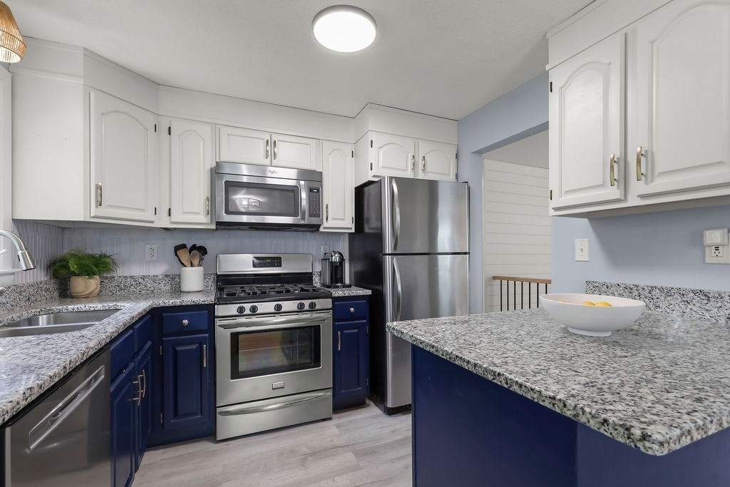 12 Christopher Rd