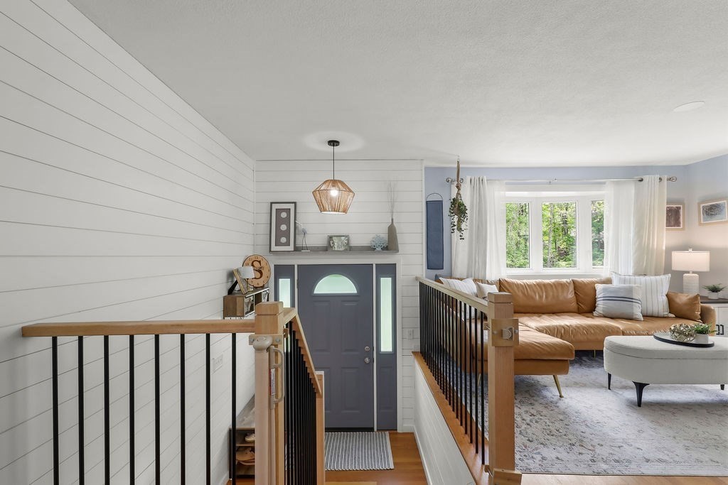 12 Christopher Rd