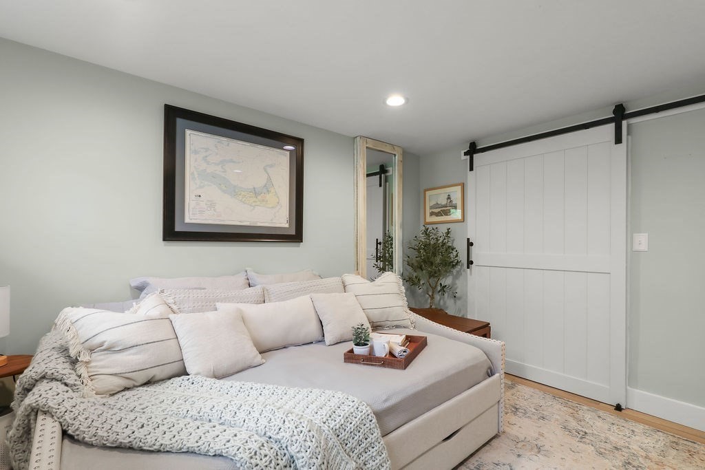 12 Christopher Rd
