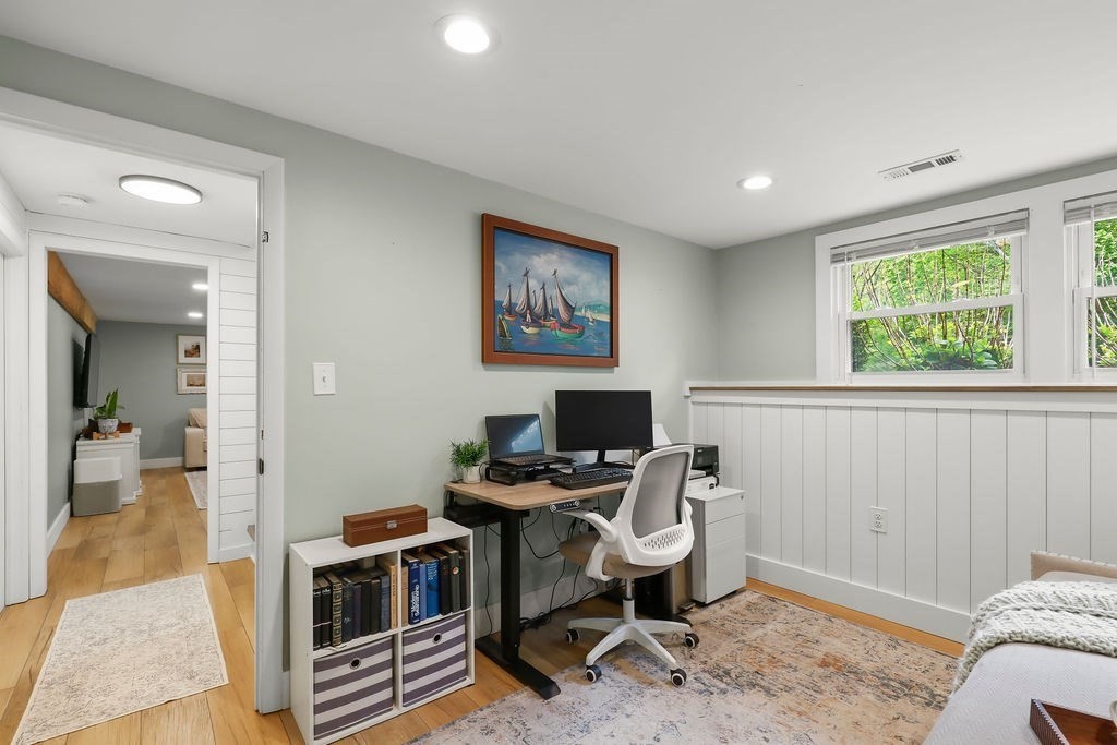 12 Christopher Rd