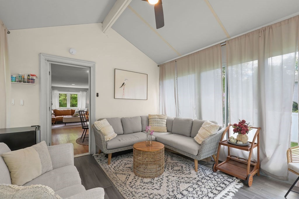 12 Christopher Rd