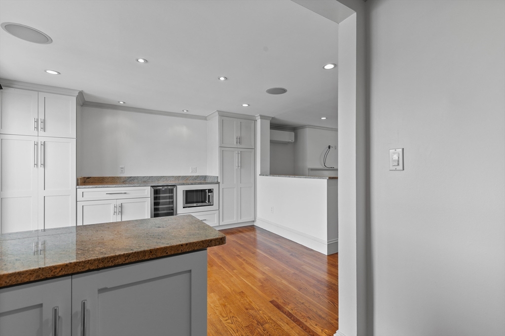256 W. 3rd St # 2