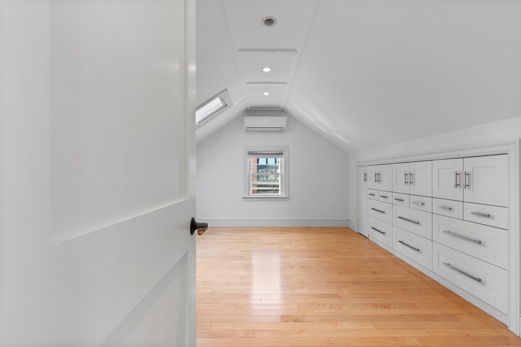 256 W. 3rd St # 2