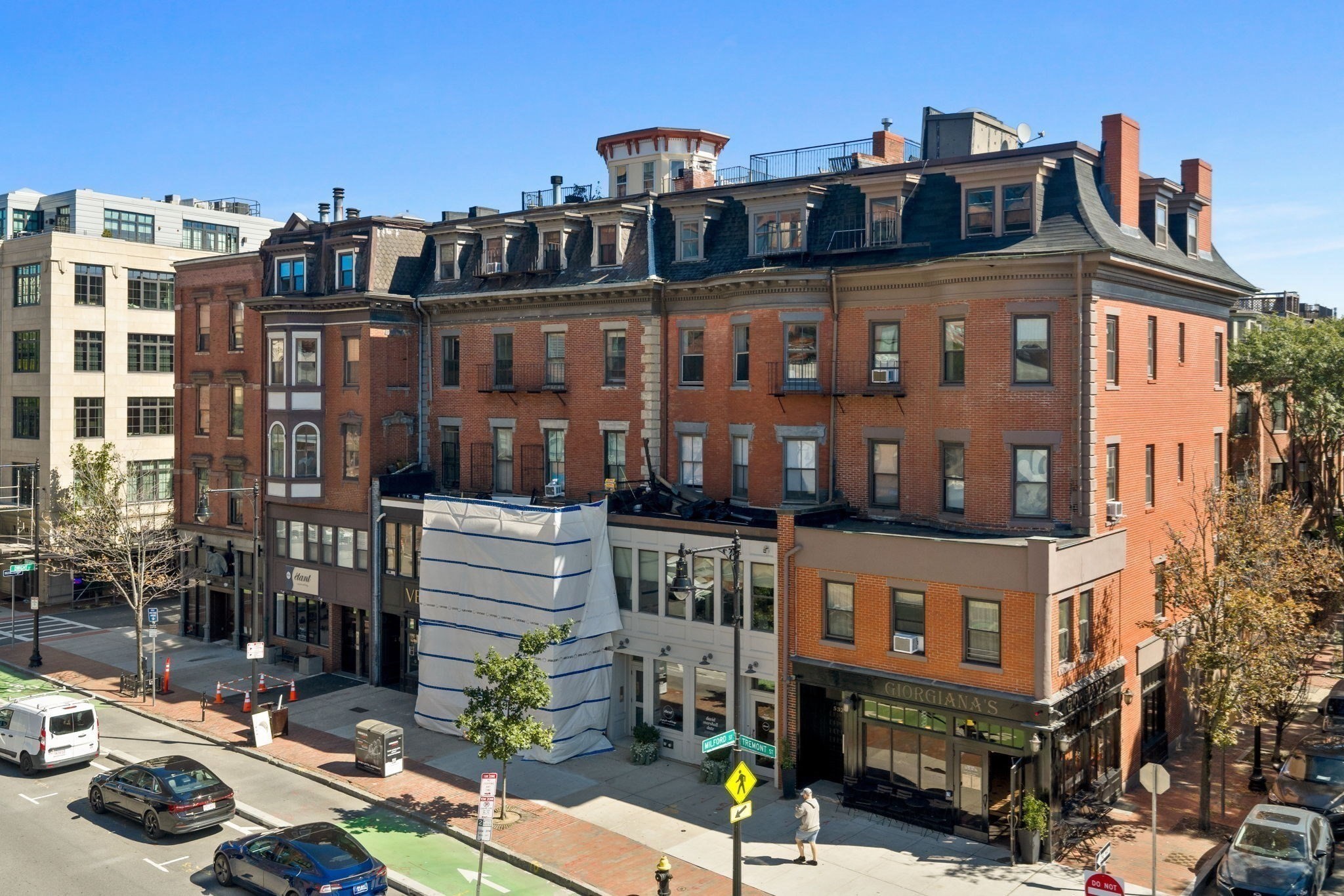 Penthouse 2 Bed with Private Roof Deck