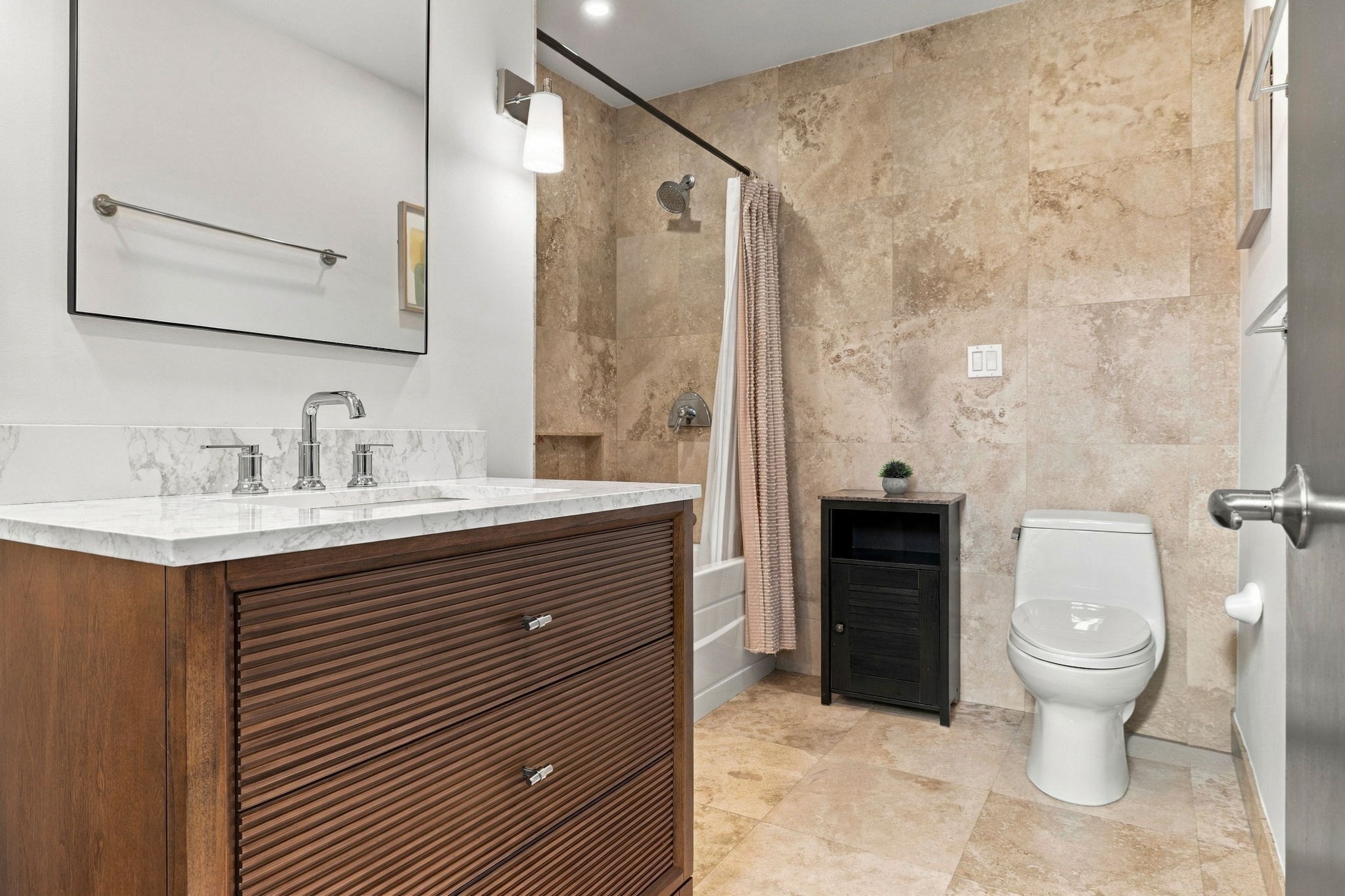 Penthouse 2 Bed with Private Roof Deck