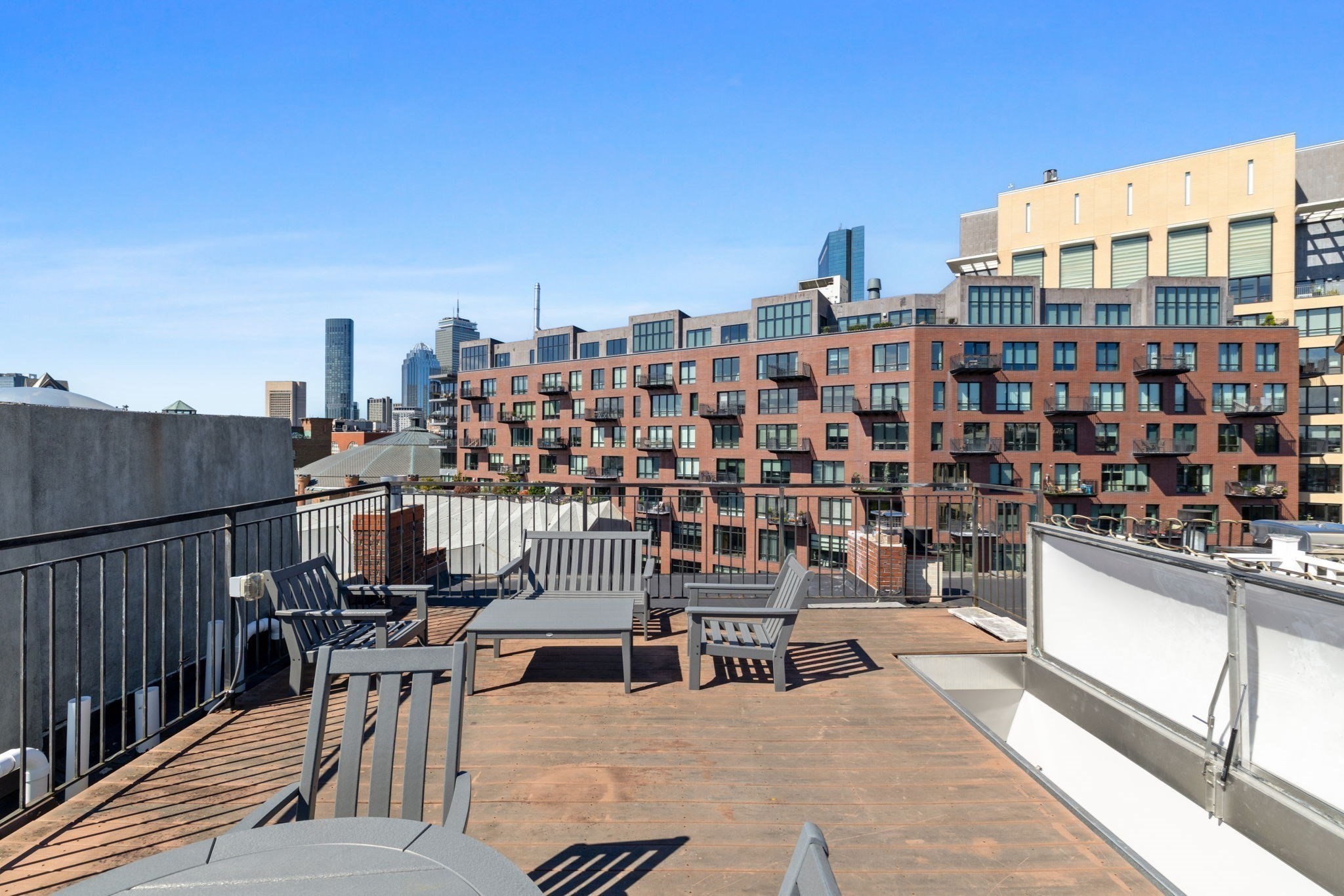 Penthouse 2 Bed with Private Roof Deck