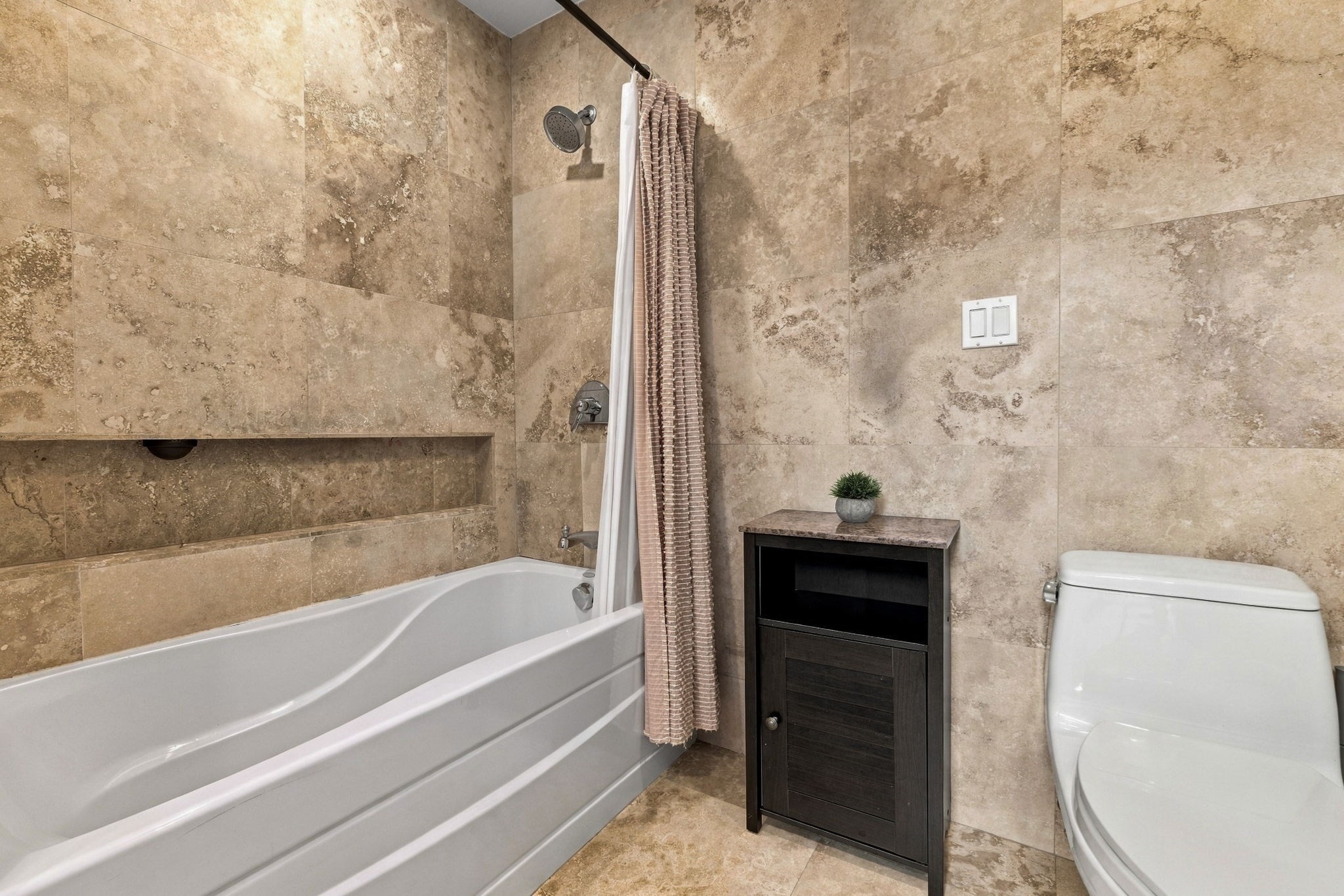 Penthouse 2 Bed with Private Roof Deck
