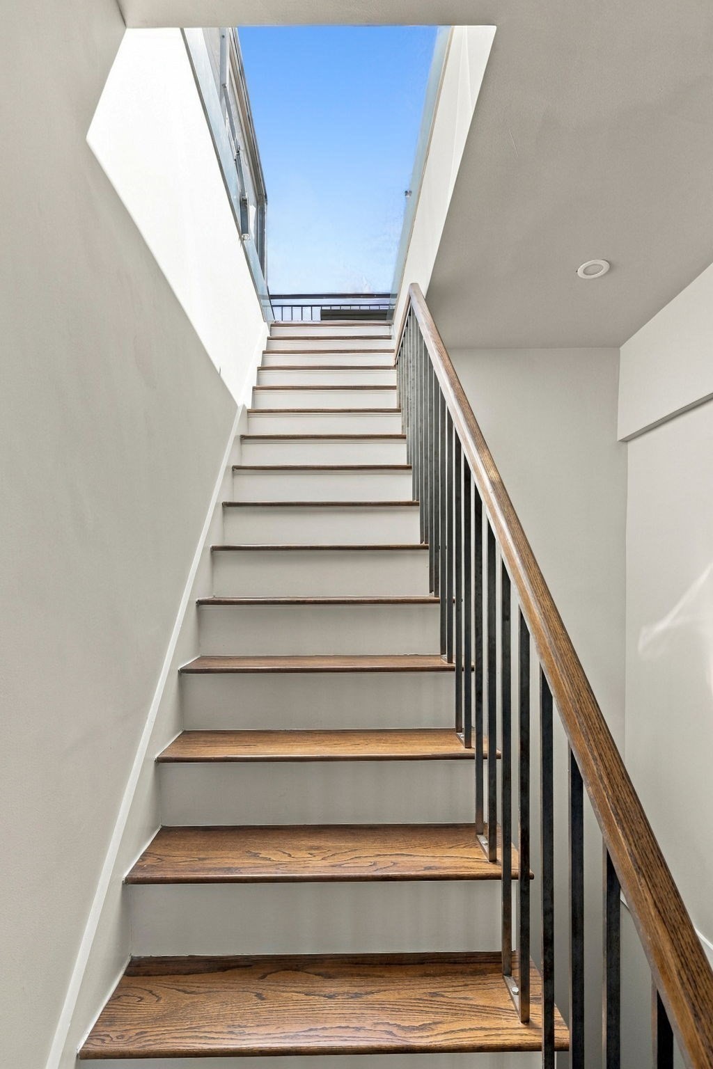 Penthouse 2 Bed with Private Roof Deck