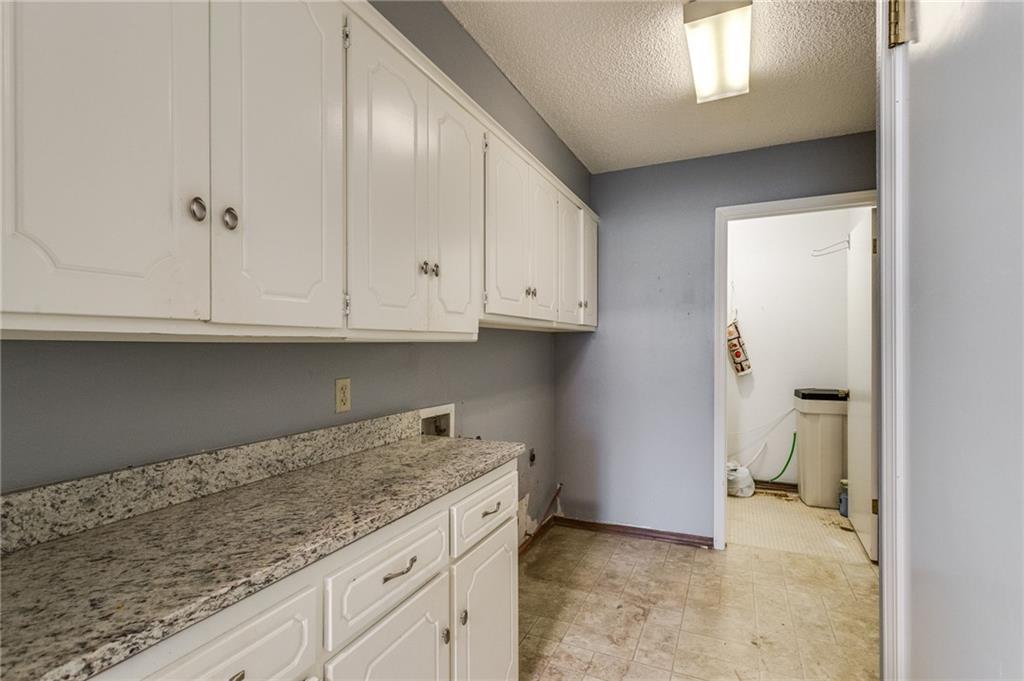 123 Oakwood Drive