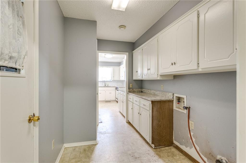 123 Oakwood Drive