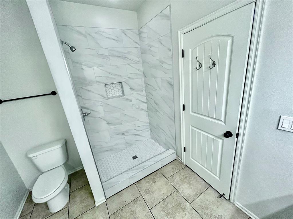 11709 Gwendolyn Lane