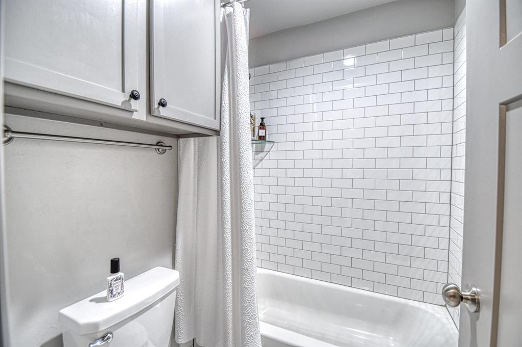 3702 King Arthur Court
