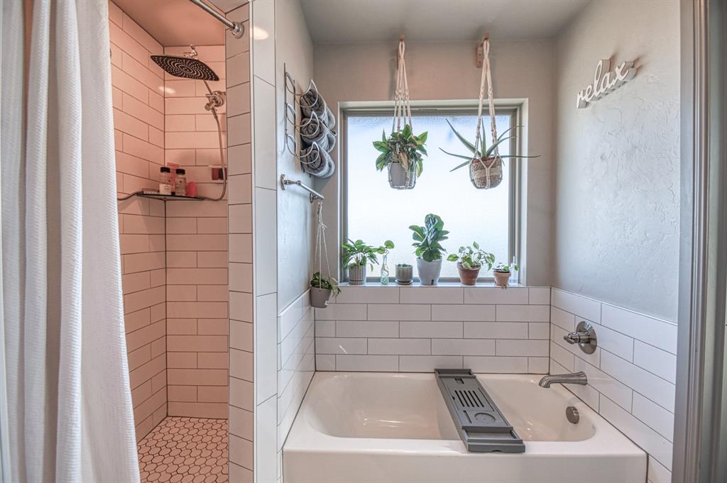 3702 King Arthur Court