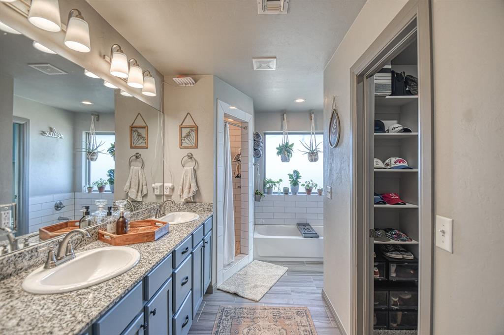 3702 King Arthur Court