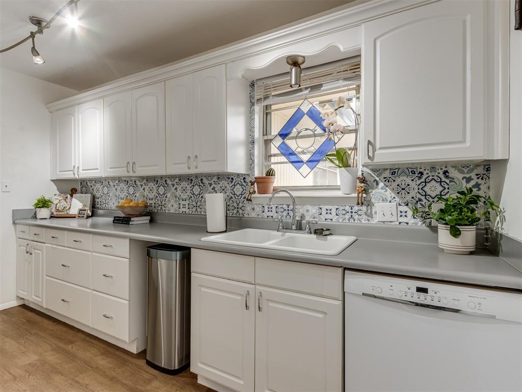 5924 NW 62nd Terrace