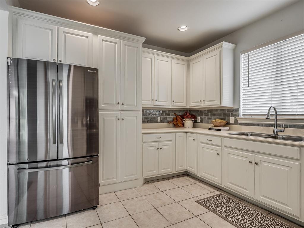 733 Longmeadow Lane