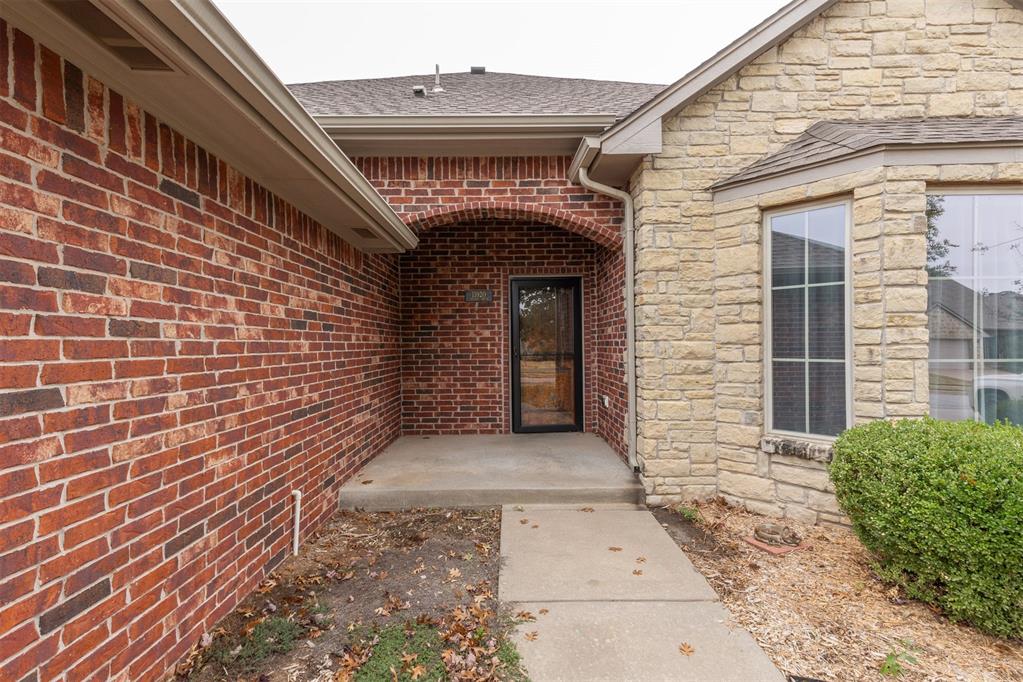 13920 Oxford Drive