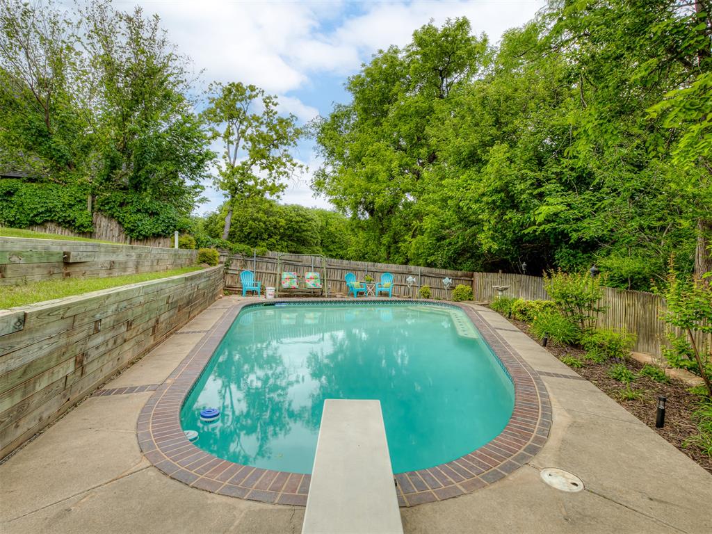 3016 Kingwood Drive